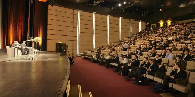 Organiser un événement professionnel grâce au Salon Réunir