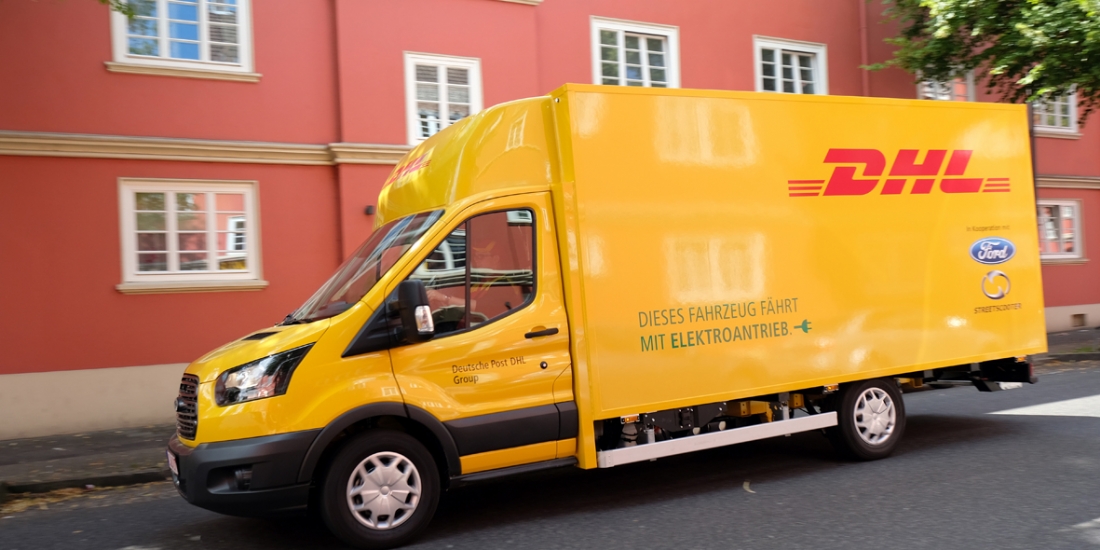 Un fourgon de livraison électrique produit conjointement par le Groupe Deutsche Post DHL et Ford